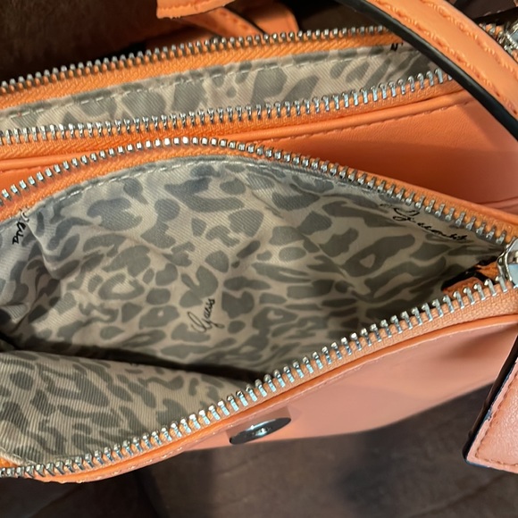Guess cross-body purse - new without tags - Picture 7 of 8